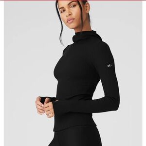 Alo Ribbed Runner Long Sleeve in black size xs